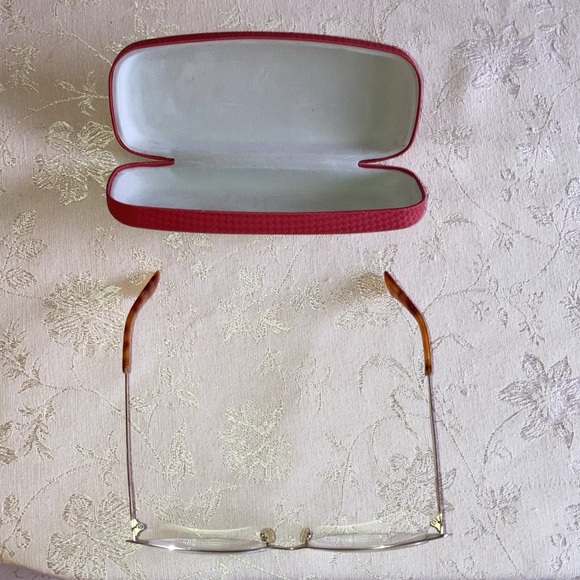 Gold Cat’s Eyeglasses 🤓 with hard case - Picture 2 of 4